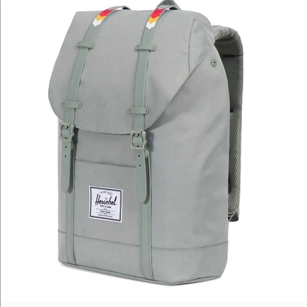 ✨NEW Herschel Little America Mid-Volume✨